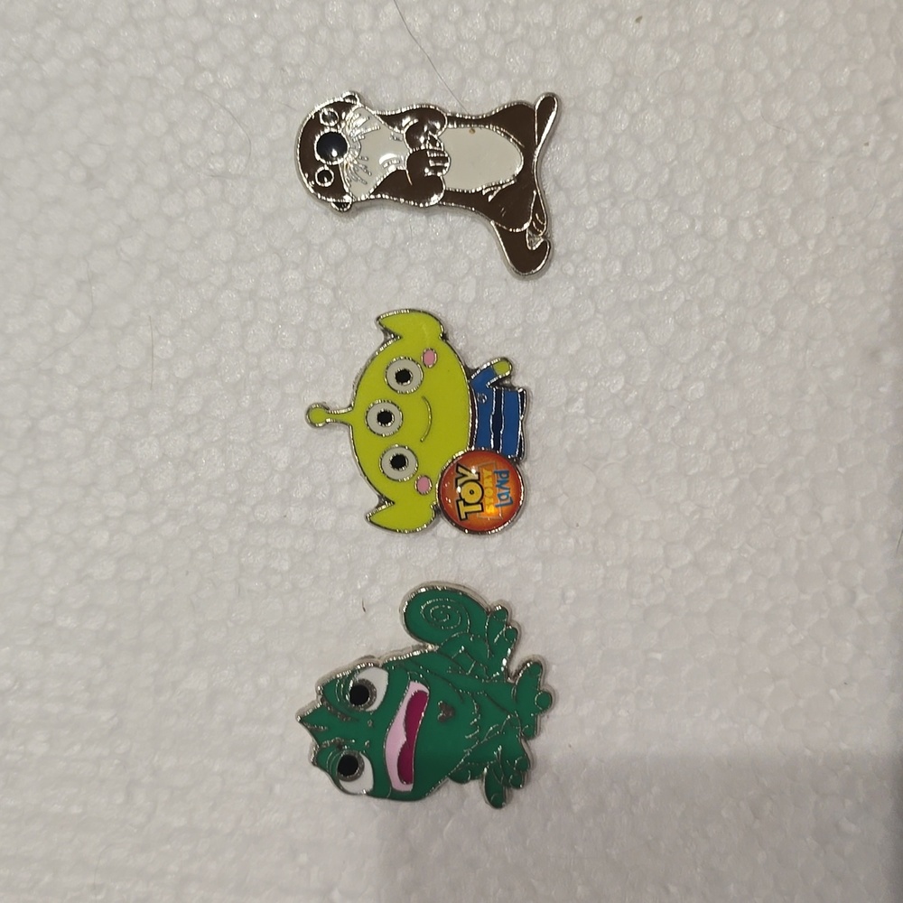 Great condition pack of three Disney pins